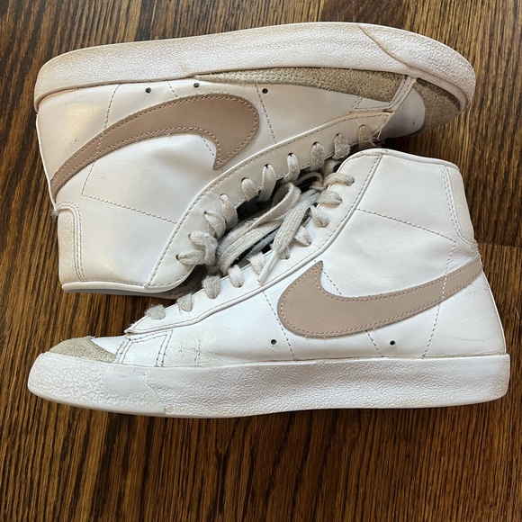 Nike Shoes - Nike Pink Blazers